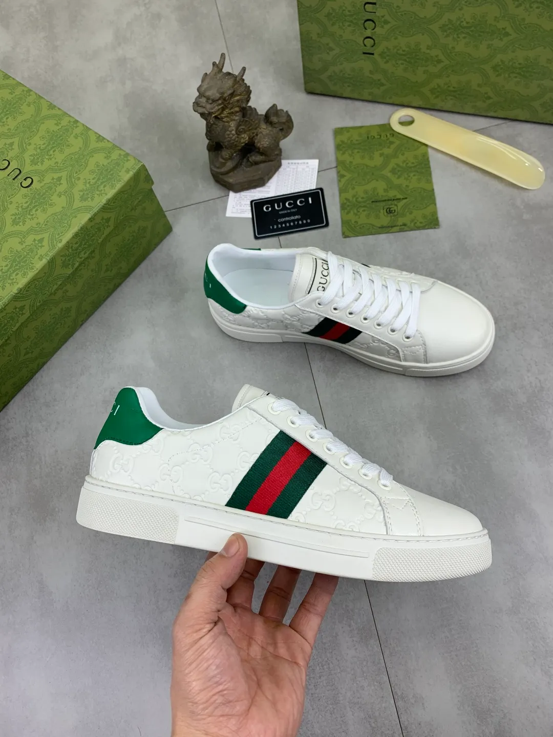 Men's Men's Shoes P420 💰[New Style] 🆘 The latest model from Gucci's official website🎁Classic casual and fashionable men's shoes👟Hot style💥Simple and elegant style, exclusive for trendy men. Unique latest brand elements from the official website👑Gucci original decoration, fashionable and generous, made of original soft calfskin fabric➕Comfortable soft sheepskin lining ✅The official website specifies wear-resistant rubber outsole_full of elasticity, classic model taken in real life🎬Color: 2️⃣colors available😍Number: 38-44
